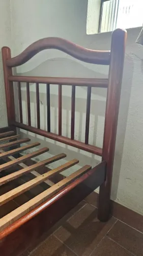 CAMA SOLTEIRO MOGNO COM COLCHÃO