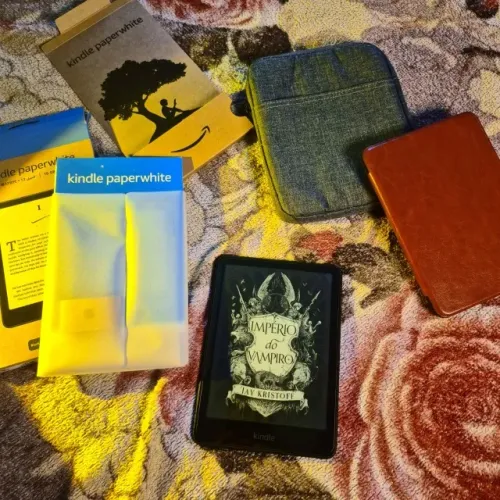 Vende-se kindle paperwhite 12 geração junto com acessórios