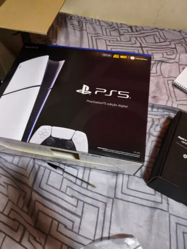Playstation 5 Versão digital 825GB com leitor de disco
