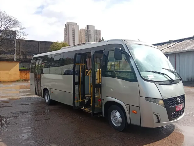 VOLARE W9 17/17 AR CONDICIONADO ATÉ 45 LUGARES ESCOLAR