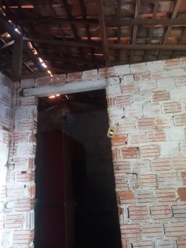 Alugo casa