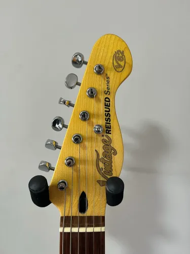 Guitarra Vintage V62