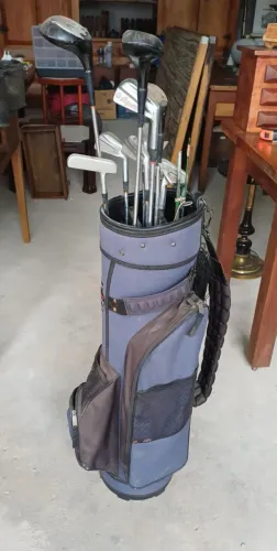  Bolsa de Golfe contendo um conjunto de tacos de golfe - NO ESTADO