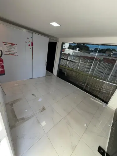 Alugo excelente sala comercial no bairro da Torre, R$ 2.400,00.