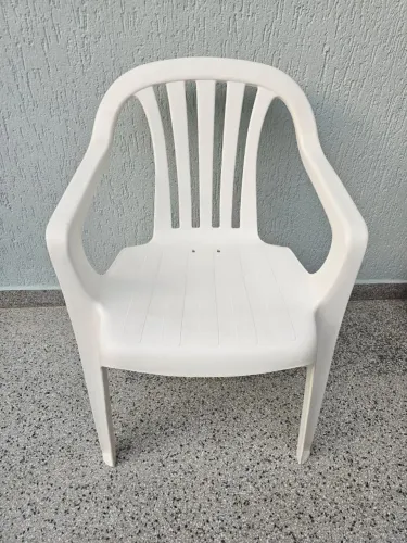 1 Cadeira Poltrona Plástica Branca Mor