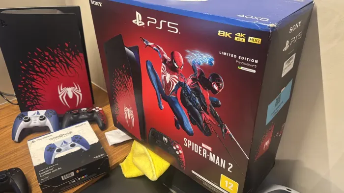 PlayStation 5 Spider Man (PS5) 2 controles Spider + Controle Edition God of War Ragnarok