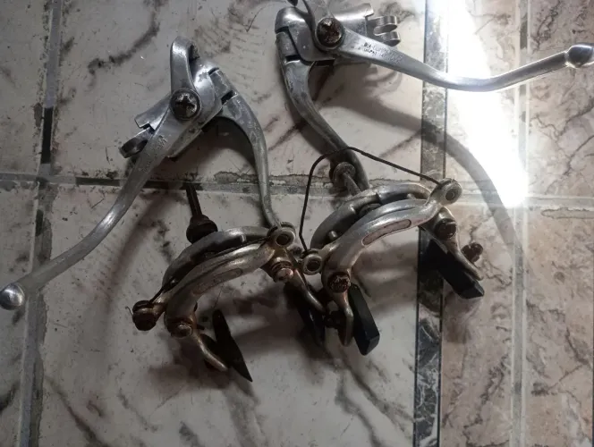 Kite de freios originais dia compe .  O pé de vela já foi vendido.