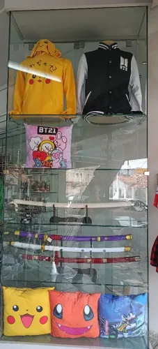 Móveis e vitrine para loja