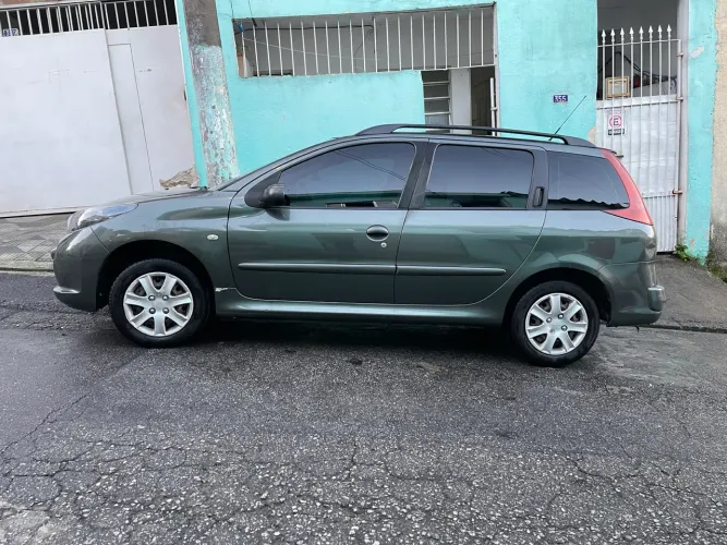 Peugeot 207 SW XR 1.4 Flex 8V 5P 2012