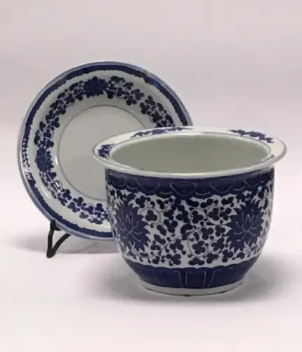 Cachepot em porcelana 20x14oriental com prato, decorado em azul sobre fundo branco