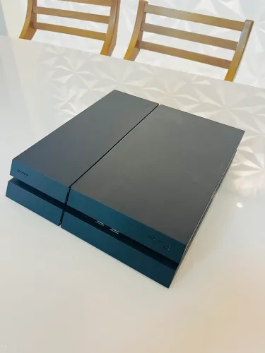 PLAYSTATION 4