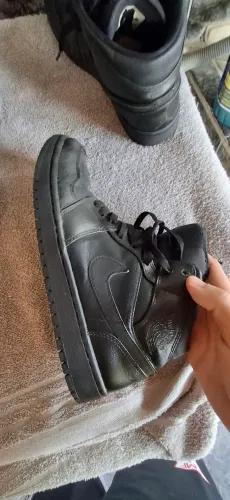AIR JORDAN 1 MID
