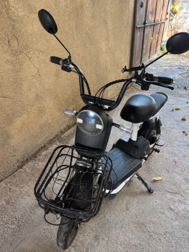 Bicicleta Elétrica Scooter 350w c/ Cesto Não Precisa Cnh 32km Cor Branco/Preto