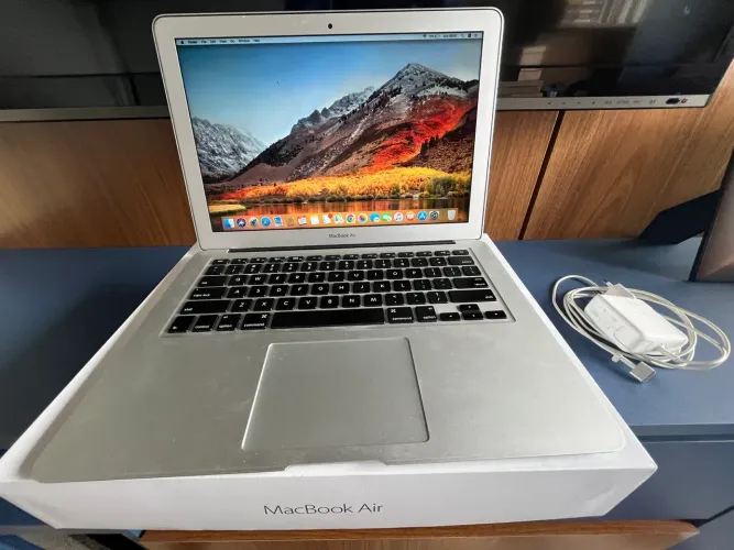 MacBook Air 13? 2017, Intel Core i5 1.8 GHz, 8 GB RAM