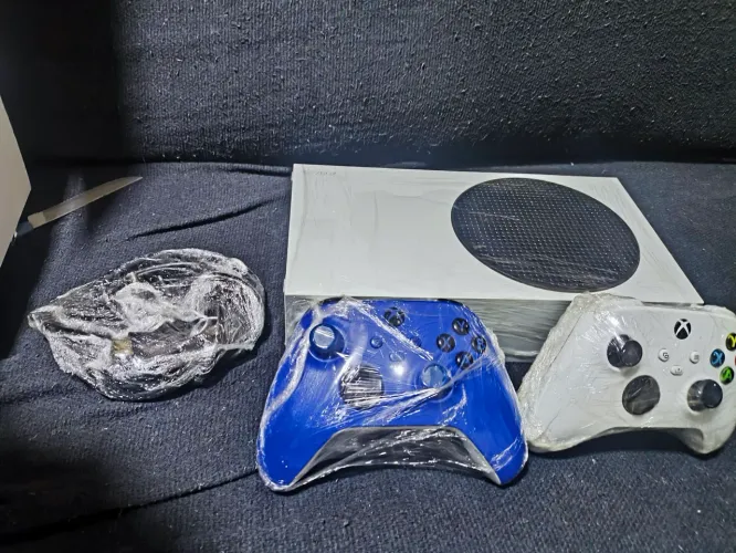 Xbox séries S ótimo estado de conservação