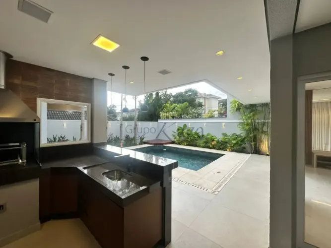 Oportunidade Casa em Condomínio Residencial Altos da Serra V 420m² de área construída