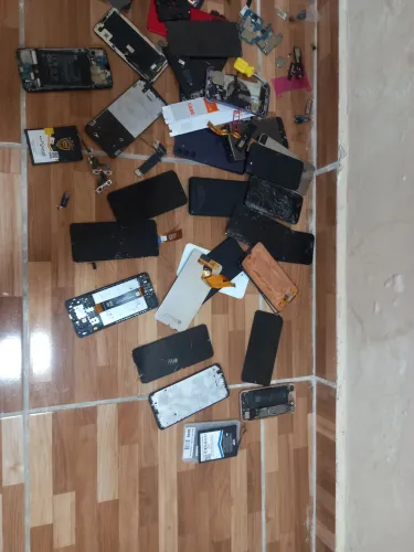 LOTE DE PEÇAS DR CELULARES (PLACA IPHONE 12, IPHONE XR, PLACA IPHONE 8, E DIVERSOS