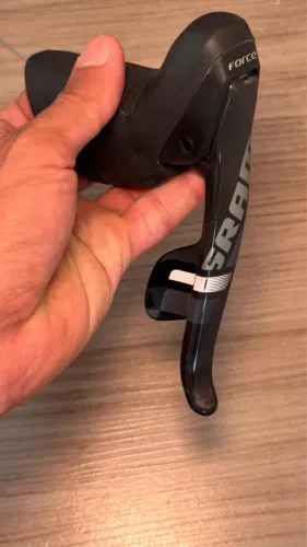 Manetes Sram force fibra de carbono. Road