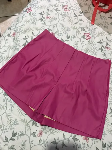 Short Rosa Couro- TAM P
