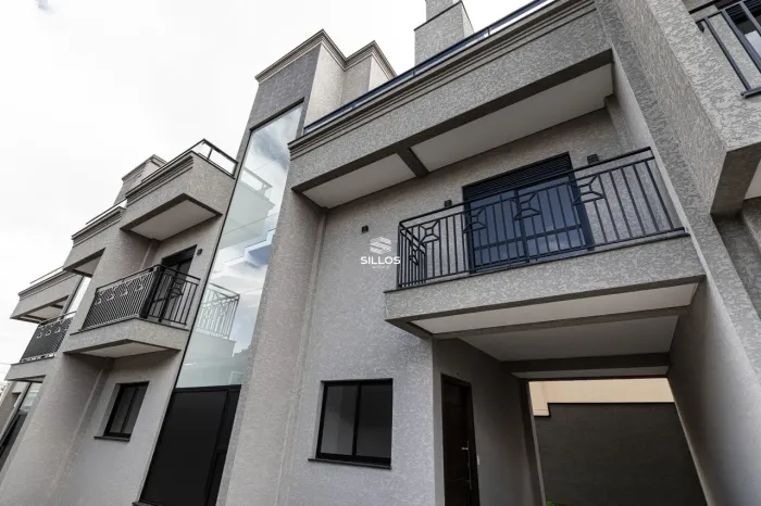 Sobrado Triplex à venda com 3 quartos no Portão em Curitiba