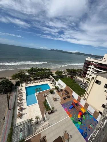 Apartamento Frente Mar 4 suites mobiliado Meia Praia - Itapema - SC