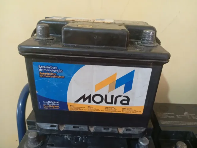 Bateria Moura 45 amperes selada sem manutenção semi nova em excelente estado !!!