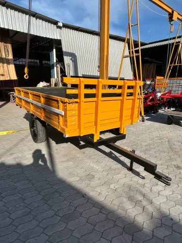 Carretinha agrícola trator