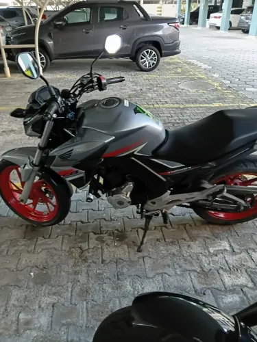 Honda CB Twister 250 POUCO USADA