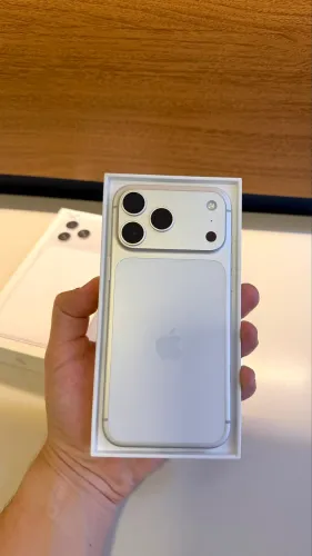 iPhone 17 Pro Max Silver 256GB, Seminovo Garantia Apple até Março/2027
