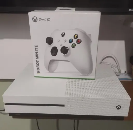 Xbox One S - perfeito estado