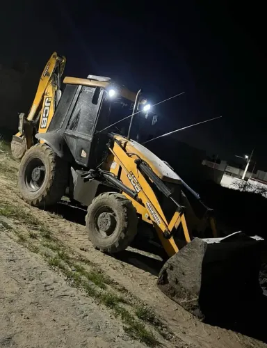 Vendo retroescavadeira jcb 2015