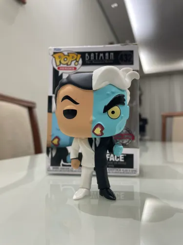 Funko Pop! Two-Face Batman LA Comic Con 2021 Exclusive #432