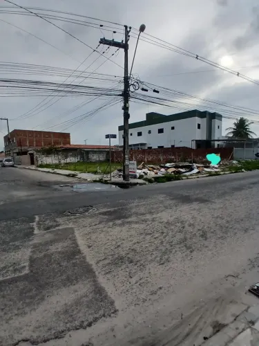 Vendo terreno de Esquina Medindo 15 de frente por 24 de fundos
