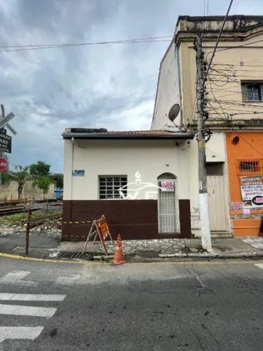 Casa com 1 dormitório para alugar, 40 m² por R$ 950/mês - Centro - Guaratinguetá/SP