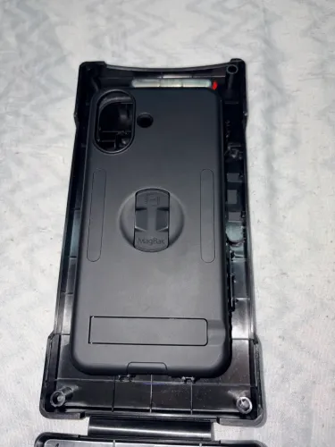 Capa Iphone 17 Magbak Preto