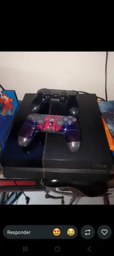 Vendo PlayStation 4(modeloFat)usado,em excelente estado,acompanho por 2 controles original
