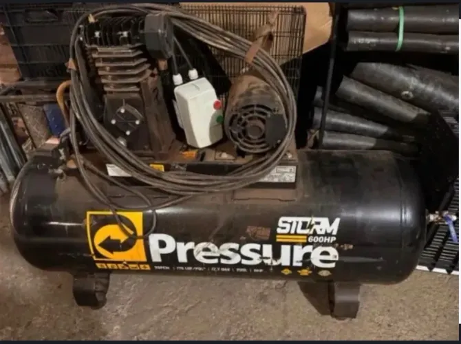 Compressor de ar Pressure Storm 600HP 20 Pés 200L Monofasico 220v + Mesa e Ferramentas