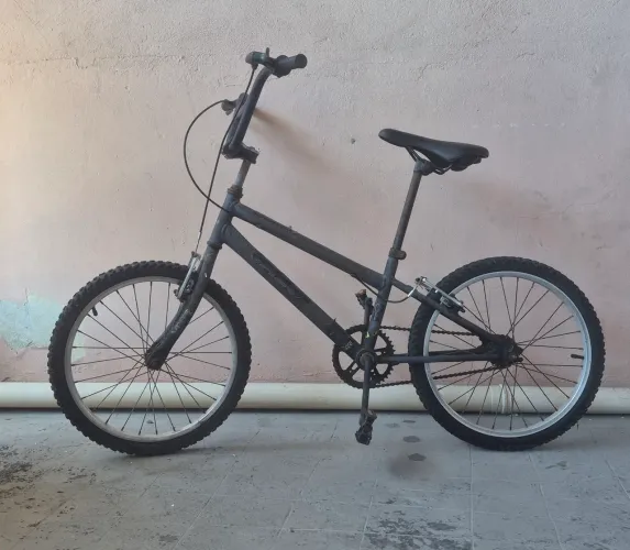 Bicicleta Caloi Expert Aro 20 (estilo BMX / infanto-juvenil)