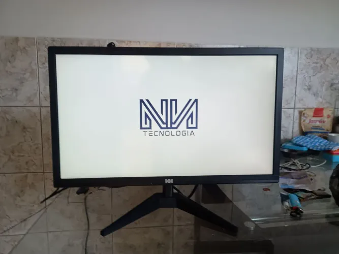 Monitor 23 polegadas Full HD funcionando normalmente