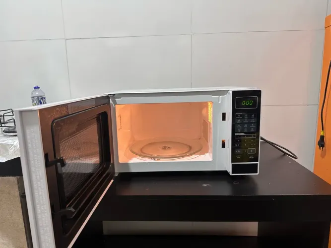 Micro-ondas Midea 20 Litros Digital Preto - Seminovo