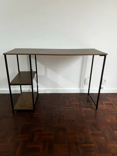 Mesa escrivaninha estilo industrial