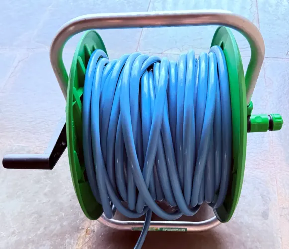 Mangueira e enrolador de mangueira