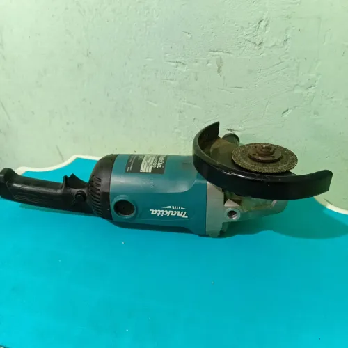 Lixadeira marca Makita 127 volts novíssima