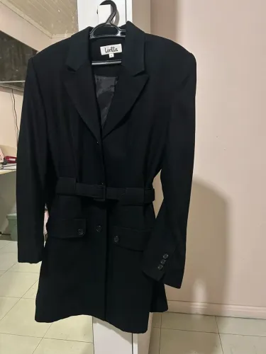 Casaco Sobretudo Preto Elegante com Cinto