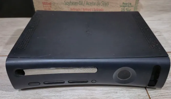 Xbox 360 com defeito modelo fat para uso de peças ou conserto 