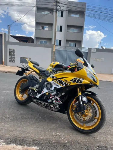VENDO OU TROCO MOTO R6 POR CARRO DO MEU INTERESSE 35k