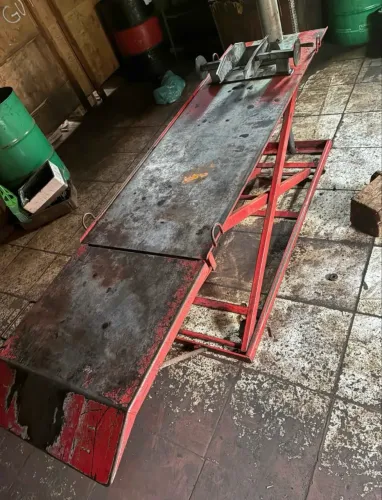 Elevador de Moto Pneumática - Oficina / Mecânica - Funcionando