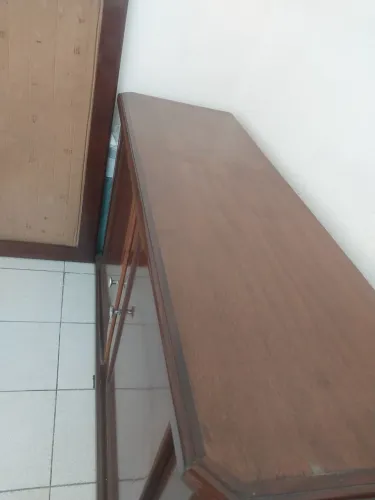 Móvel parador em mogno e quadro do espelho