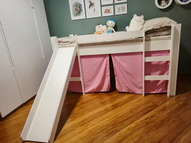 Cama infantil com escorregador