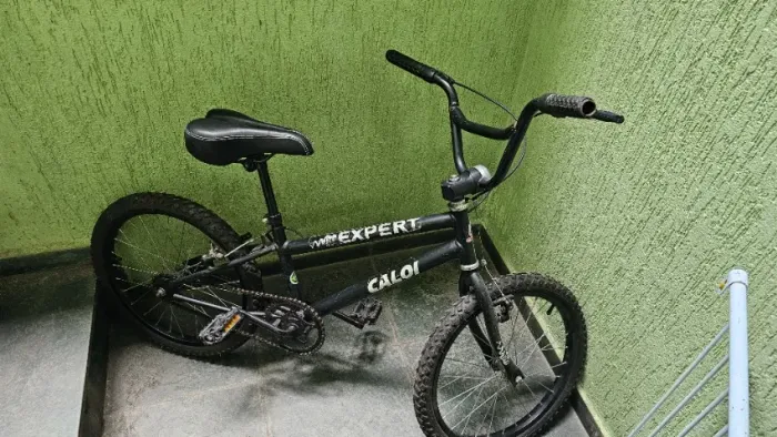Bicicleta Caloi aro 20 preta